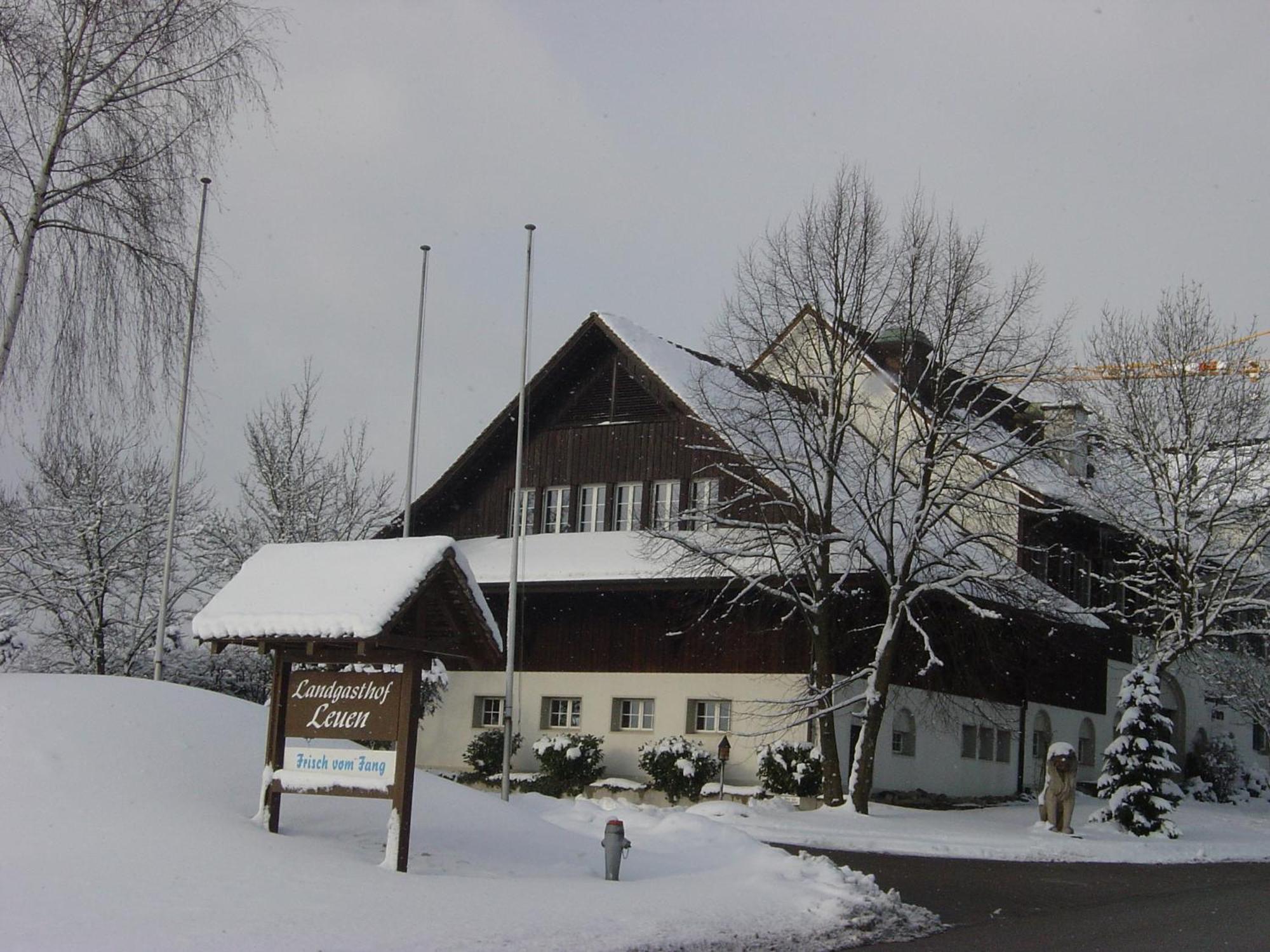 Landgasthof Leuen Hotell Waldegg bei Uitikon Exteriör bild